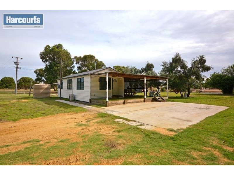 554 Neaves Rd, Mariginiup WA 6065