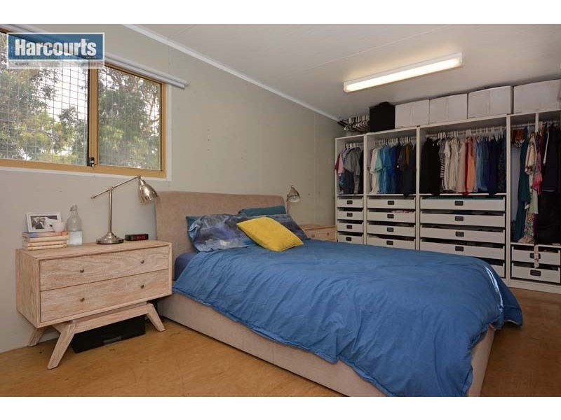 554 Neaves Rd, Mariginiup WA 6065