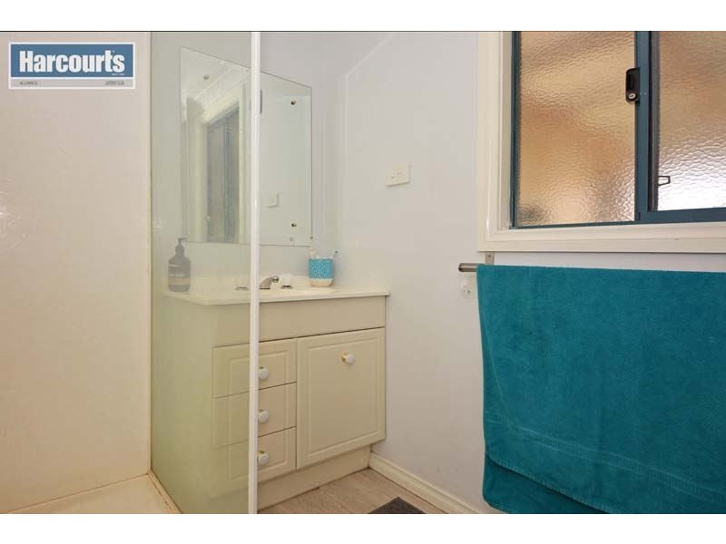 554 Neaves Rd, Mariginiup WA 6065