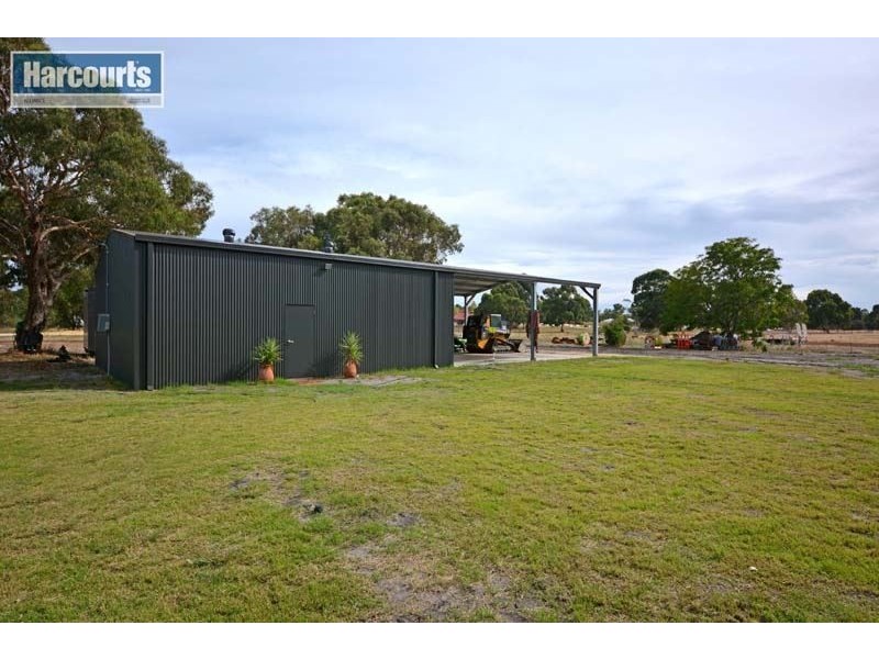 554 Neaves Rd, Mariginiup WA 6065