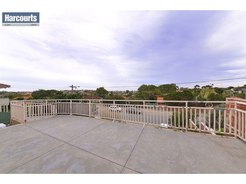 8 Solander Road, Hillarys WA 6025