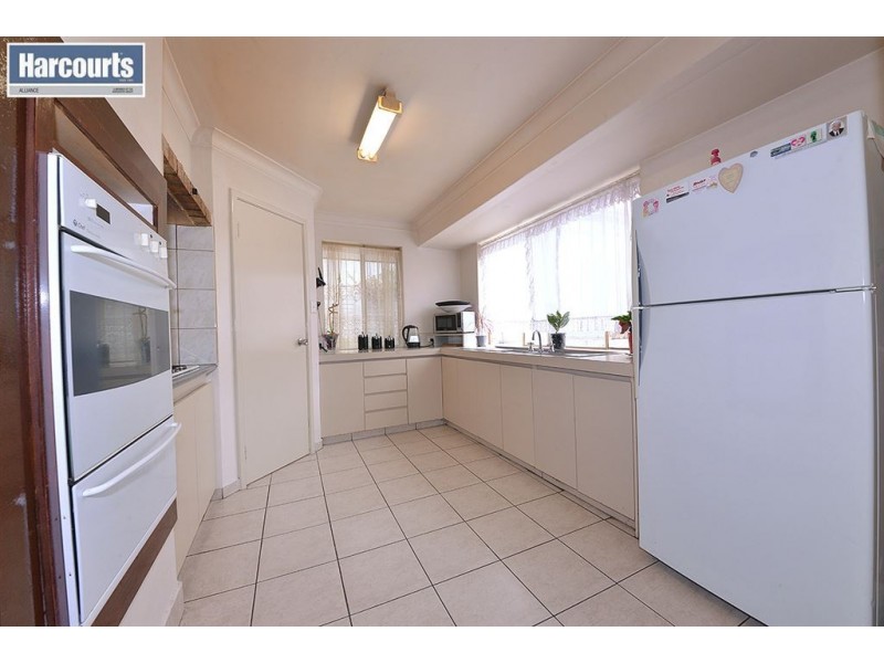 8 Solander Road, Hillarys WA 6025