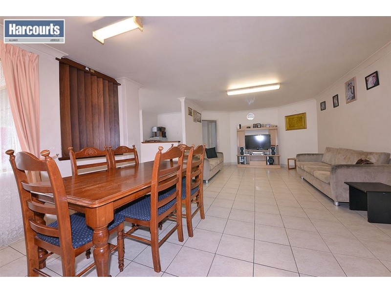 8 Solander Road, Hillarys WA 6025