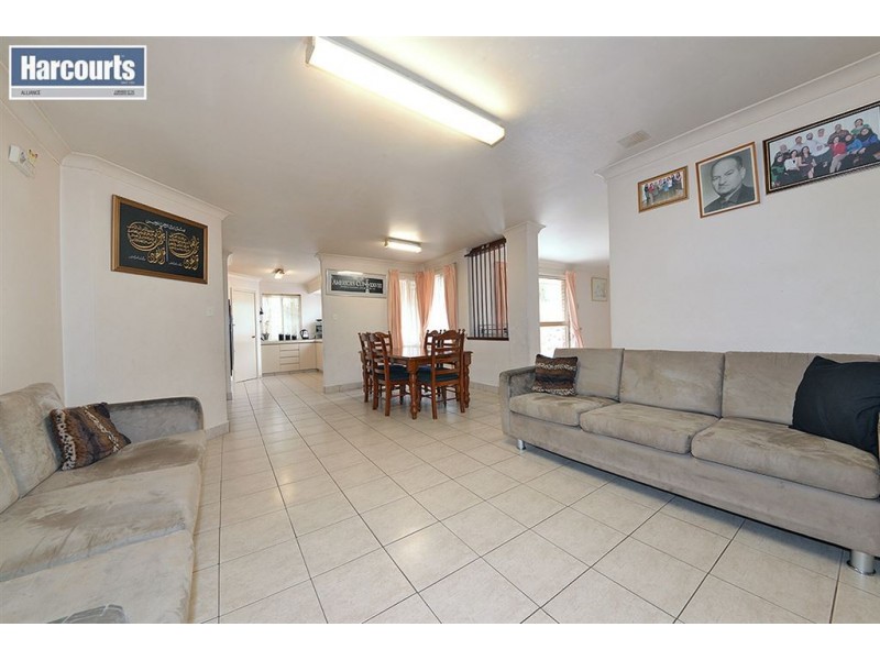 8 Solander Road, Hillarys WA 6025