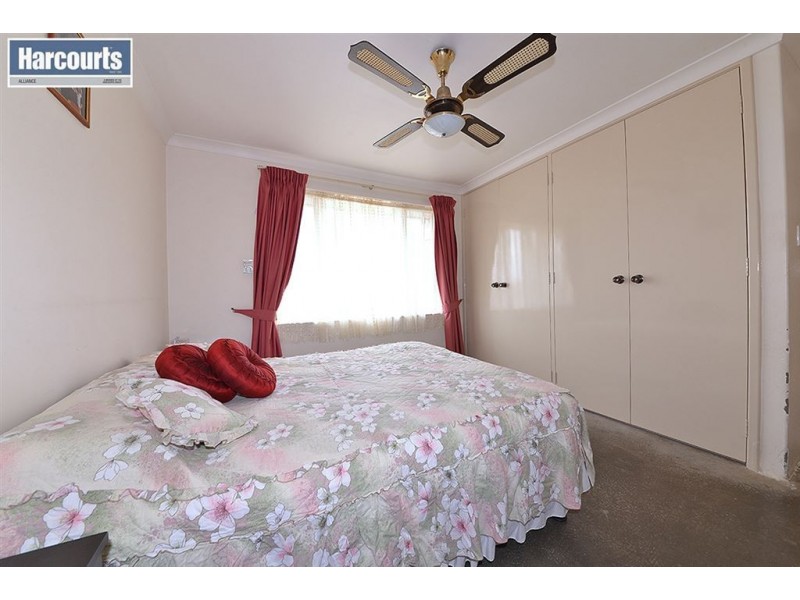 8 Solander Road, Hillarys WA 6025