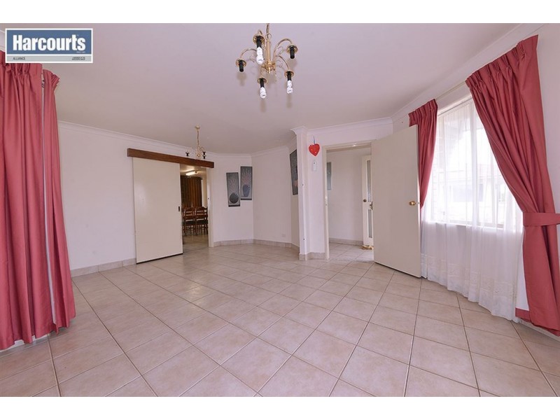 8 Solander Road, Hillarys WA 6025