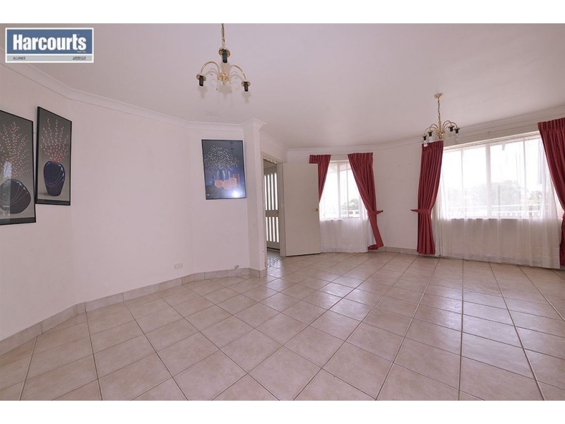 8 Solander Road, Hillarys WA 6025