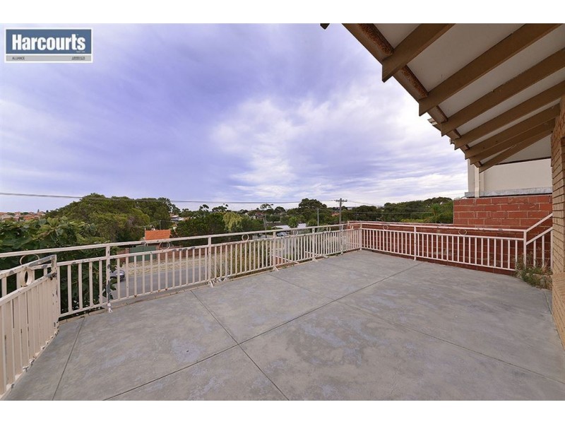 8 Solander Road, Hillarys WA 6025