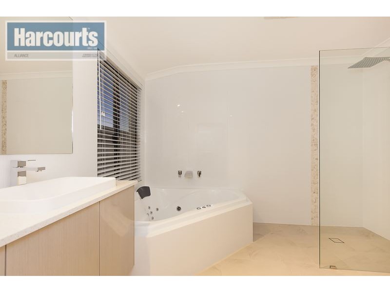 11 Aberfoyle Heights, Currambine WA 6028