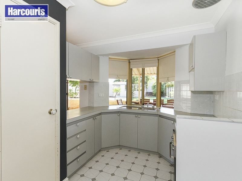 3 Holley Place, Marangaroo WA 6064