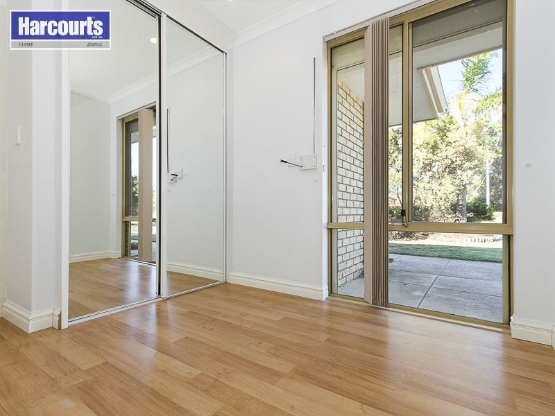 3 Holley Place, Marangaroo WA 6064