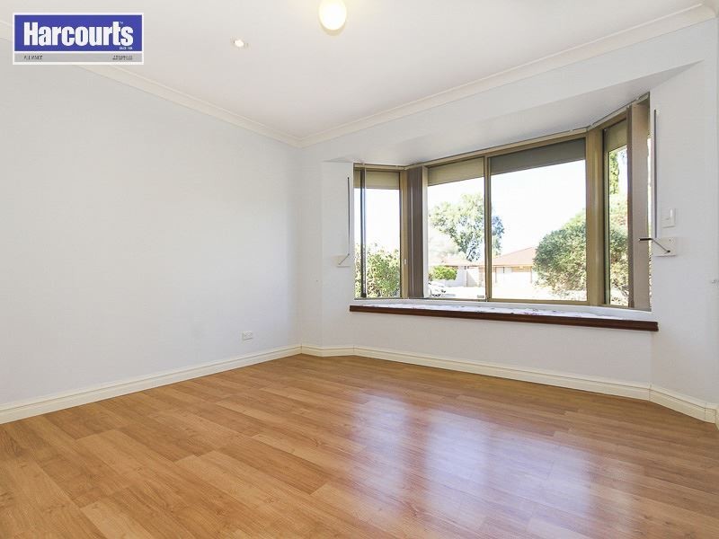 3 Holley Place, Marangaroo WA 6064