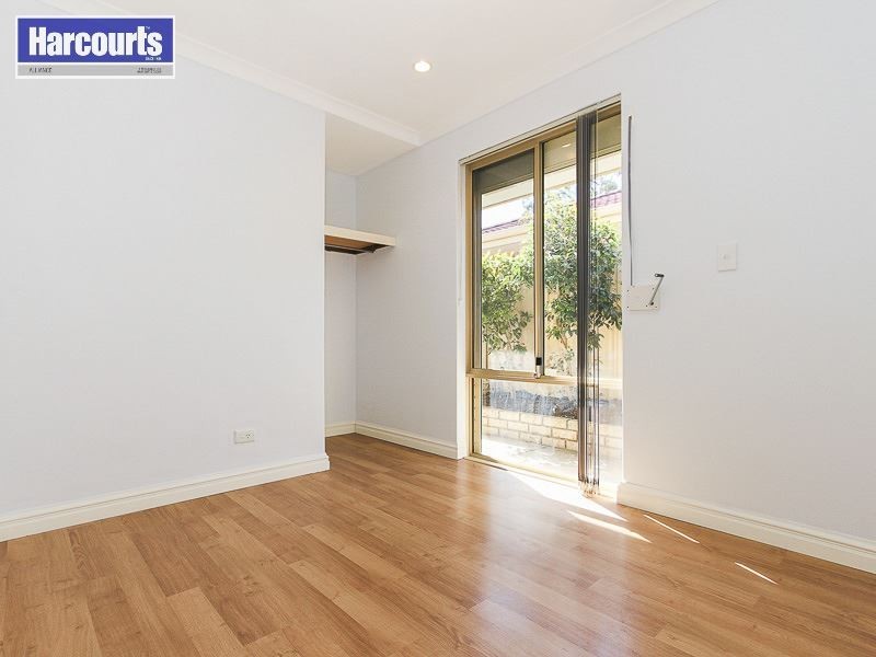 3 Holley Place, Marangaroo WA 6064