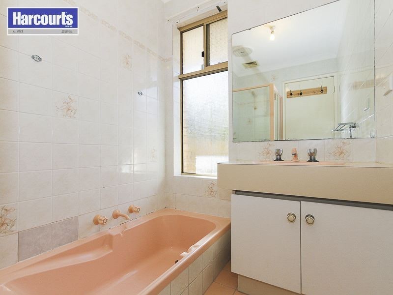 3 Holley Place, Marangaroo WA 6064