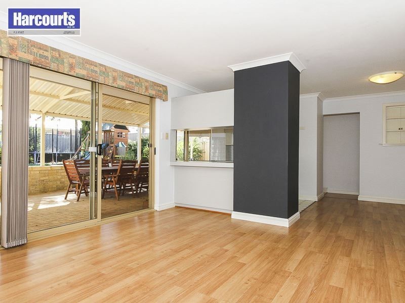 3 Holley Place, Marangaroo WA 6064