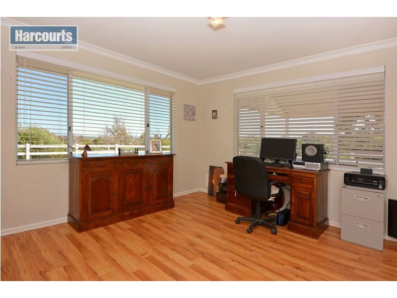 119 Chardonnay Drive, Lower Chittering WA 6084