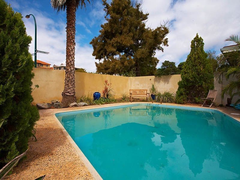 2 Elimatta Way, City Beach WA 6015