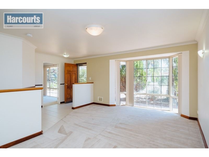 8 Lowana Court, Currambine WA 6028