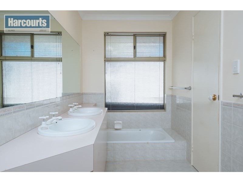 8 Lowana Court, Currambine WA 6028