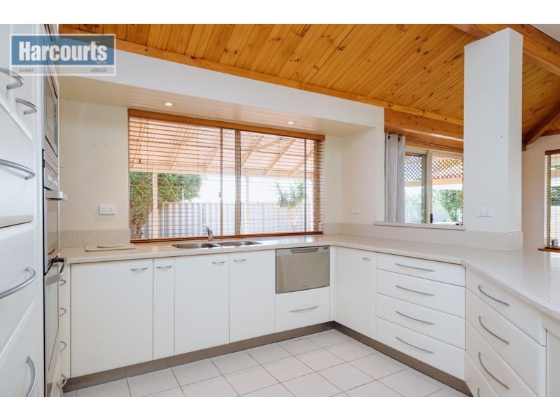 8 Lowana Court, Currambine WA 6028