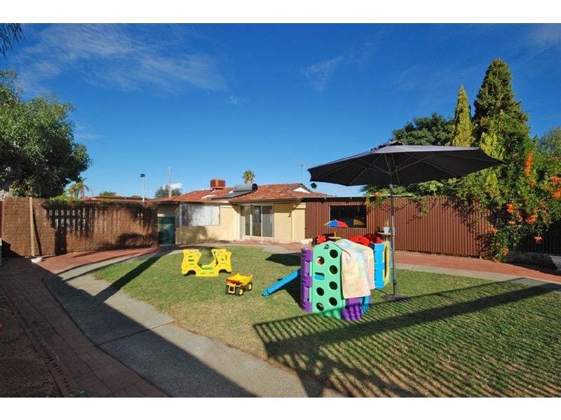 13 Macedon Place, Craigie WA 6025