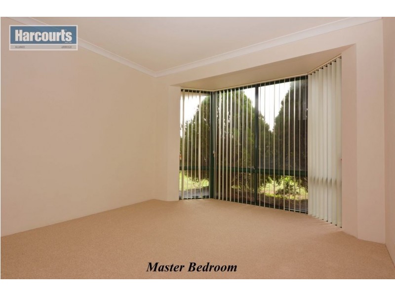 9 Falkland Way, Kinross WA 6028