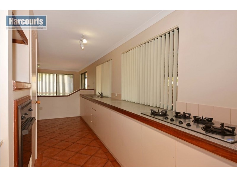 9 Falkland Way, Kinross WA 6028