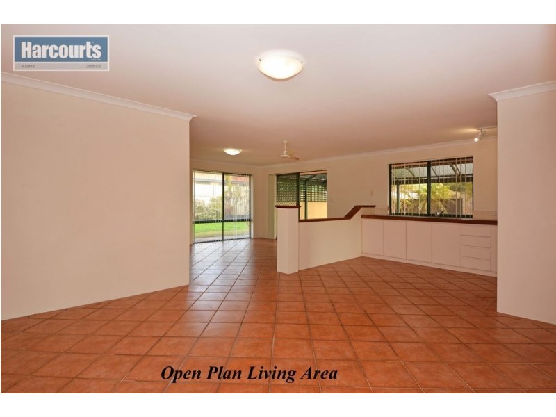 9 Falkland Way, Kinross WA 6028