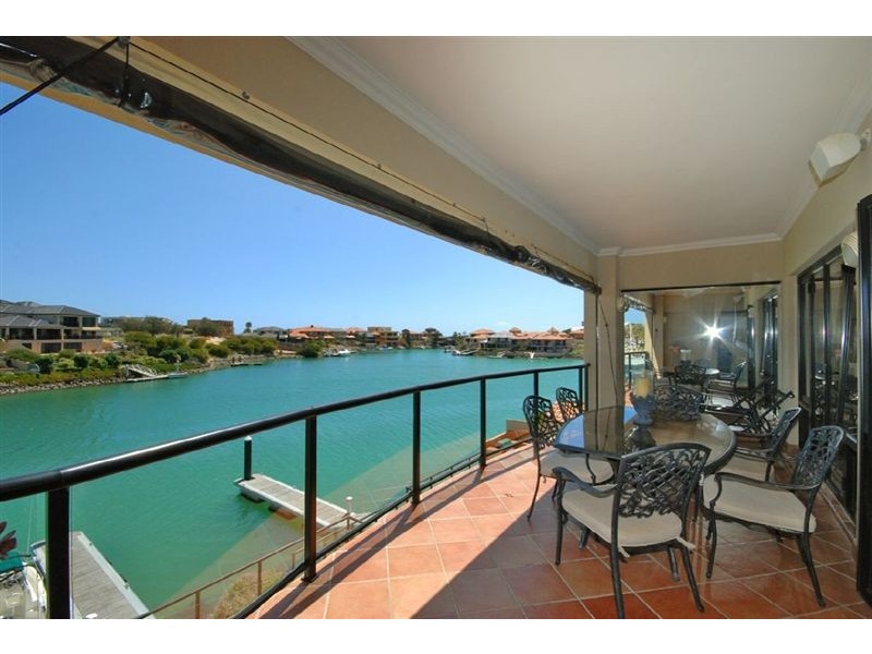 4/6 Itea Place, Mindarie WA 6030