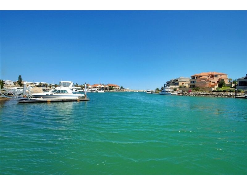 4/6 Itea Place, Mindarie WA 6030