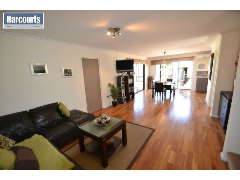 15 Chandela Loop, Currambine WA 6028