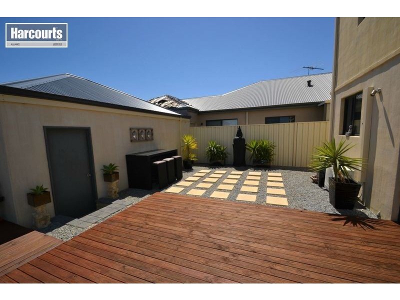 15 Chandela Loop, Currambine WA 6028