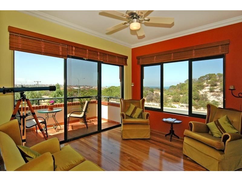 8 Hobie Place, Ocean Reef WA 6027