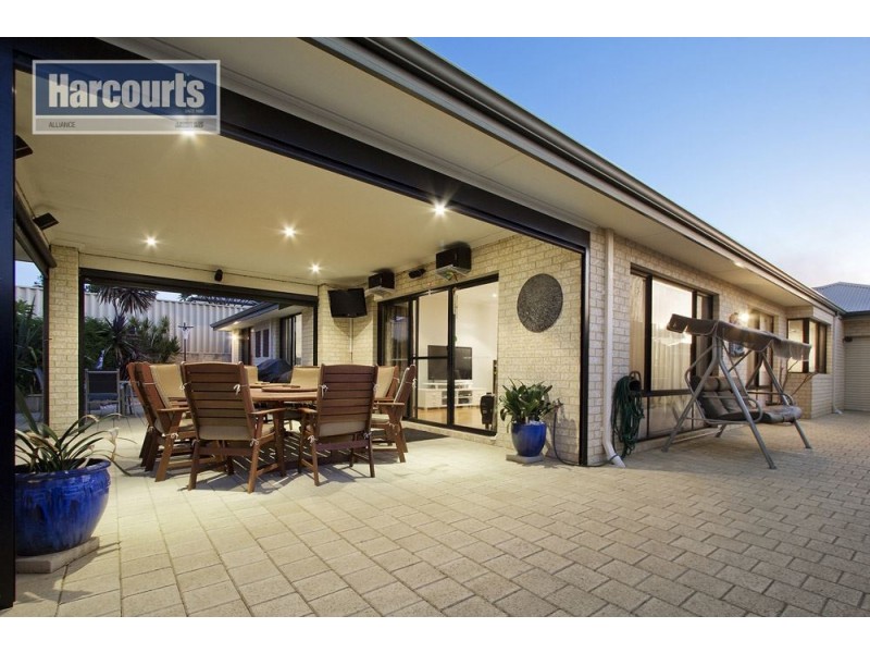 4 Bonvin Gardens, Tapping WA 6065