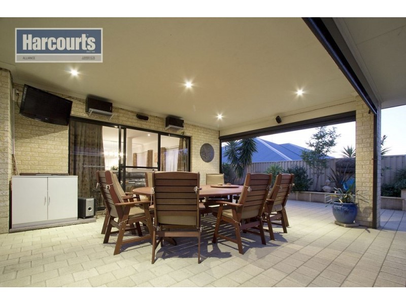 4 Bonvin Gardens, Tapping WA 6065