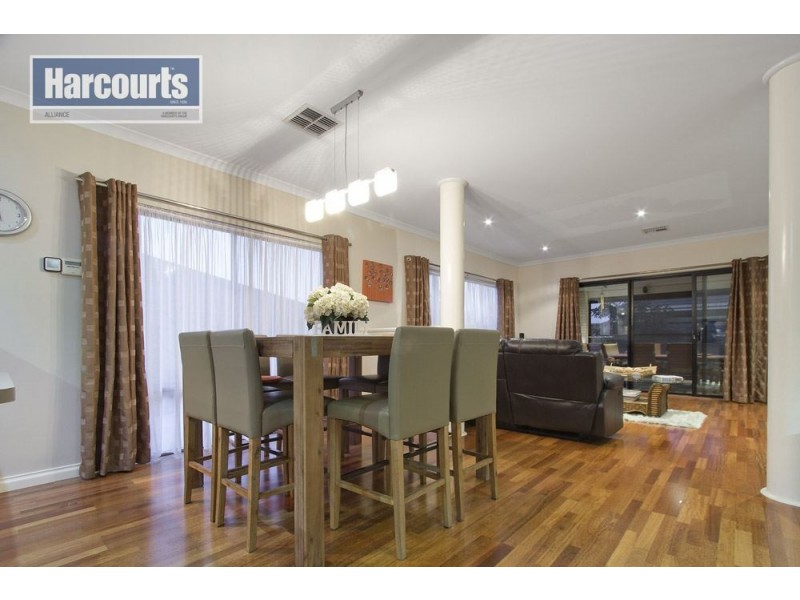 4 Bonvin Gardens, Tapping WA 6065