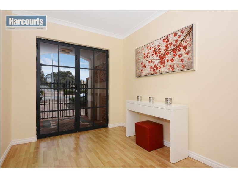 128 Lakeside Drive, Joondalup WA 6027