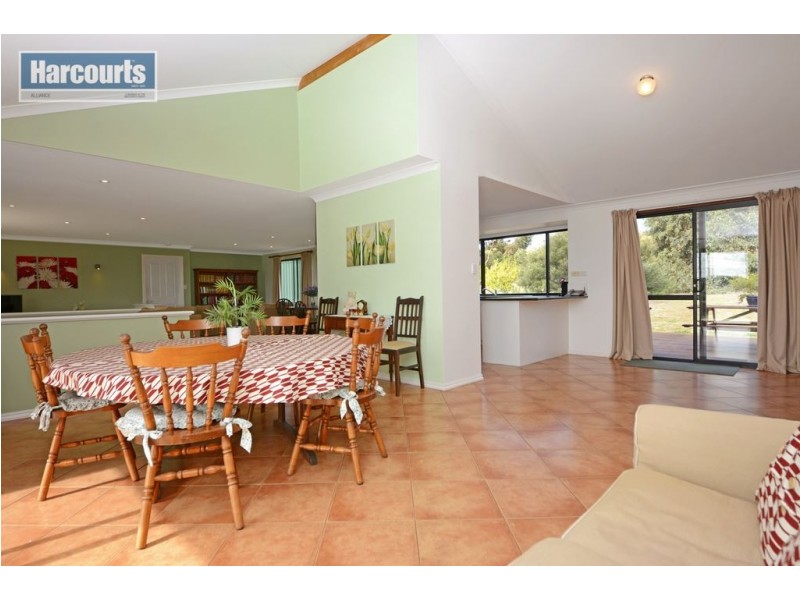 39 Sussex Bend, Lower Chittering WA 6084