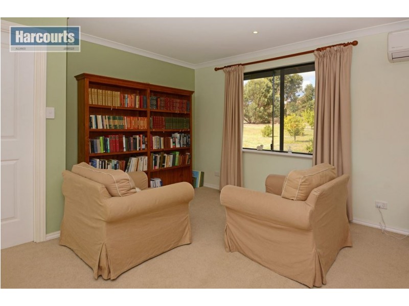 39 Sussex Bend, Lower Chittering WA 6084