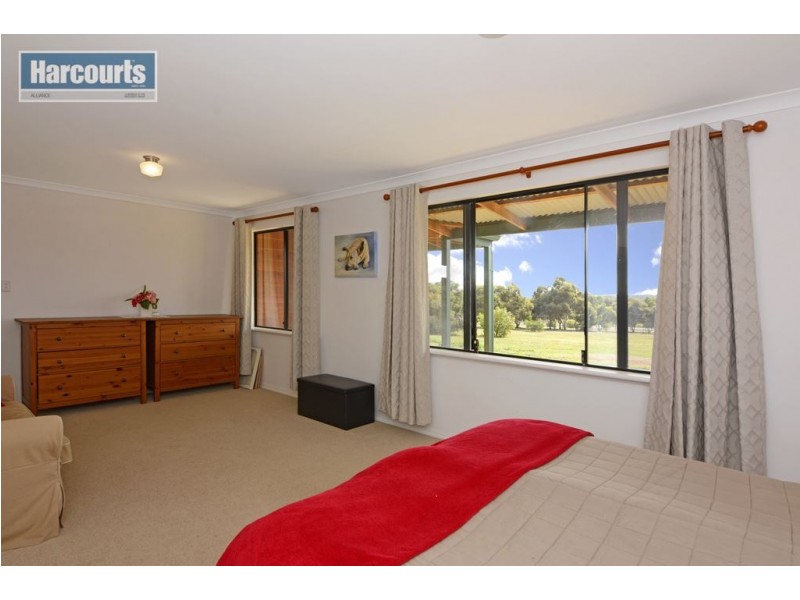 39 Sussex Bend, Lower Chittering WA 6084