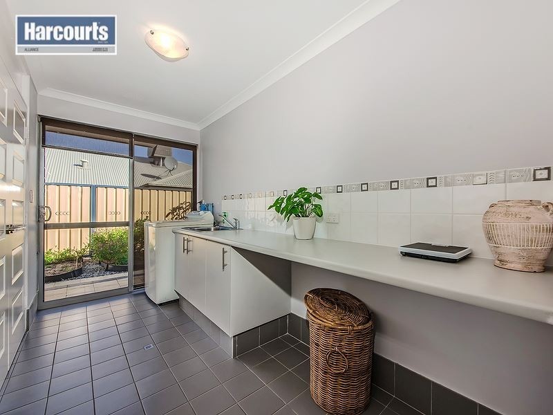 19 Jaeger Bend, Tapping WA 6065
