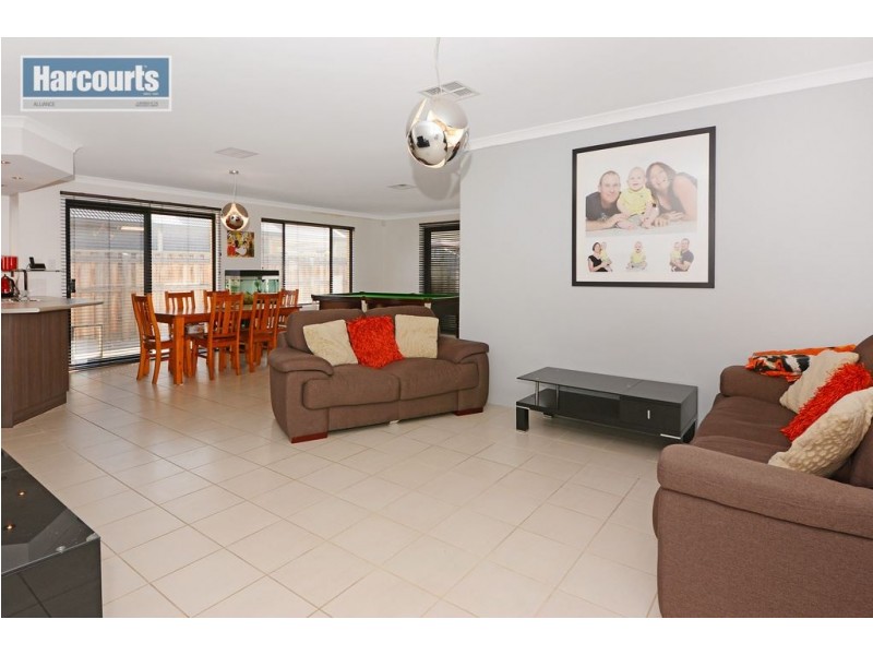 4 Paxton Court, Ellenbrook WA 6069