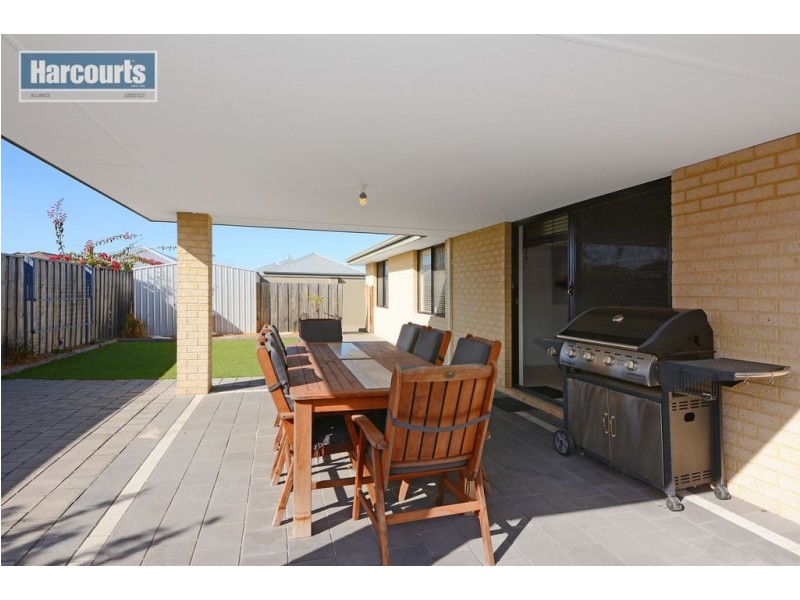 4 Paxton Court, Ellenbrook WA 6069