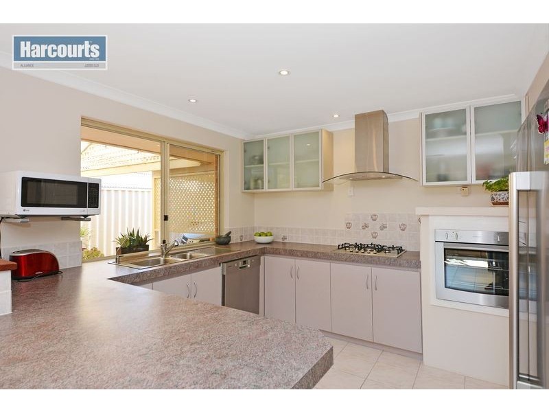 39 Selkirk Drive, Kinross WA 6028