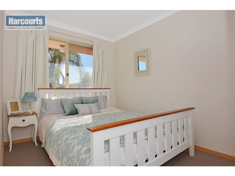 39 Selkirk Drive, Kinross WA 6028