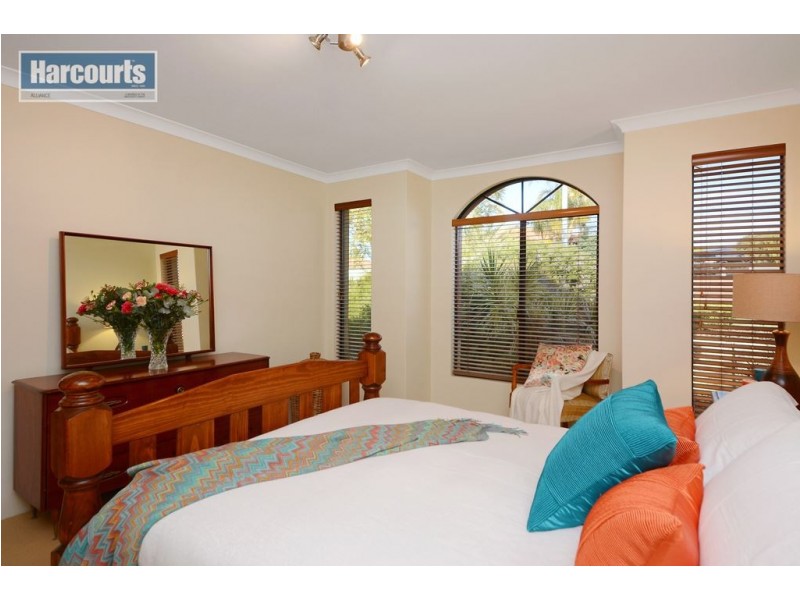 19 Bonnyrigg Pass, Kinross WA 6028