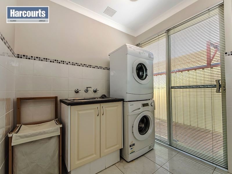 18 Colwyn Loop, Tapping WA 6065