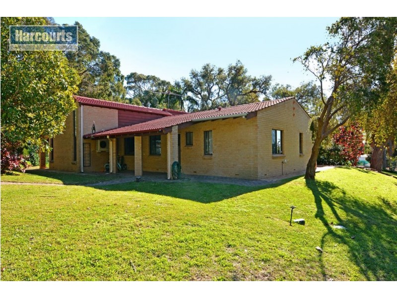 16 Canna Place, Wanneroo WA 6065