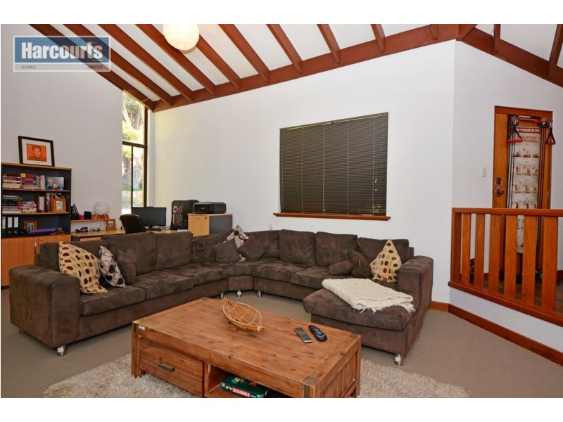 16 Canna Place, Wanneroo WA 6065