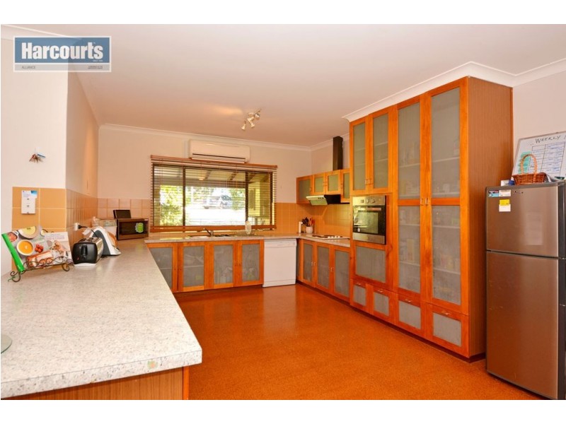 16 Canna Place, Wanneroo WA 6065